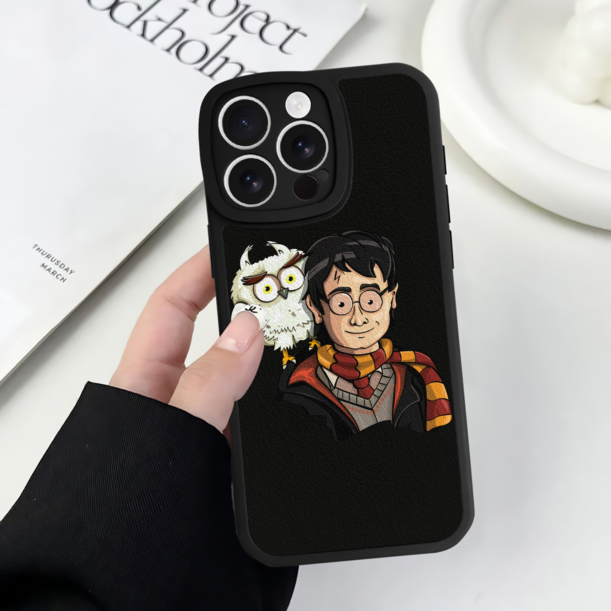 （画像用） Harry Potter ハリー・ポッターシリーズ 【iPhone 16シリーズ対応】シリコンスマホケース（レザー調） 材質：シリコン